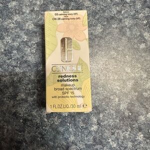 Clinique Redness Solutions Makeup SPF 15 - CN28 Calming Ivory